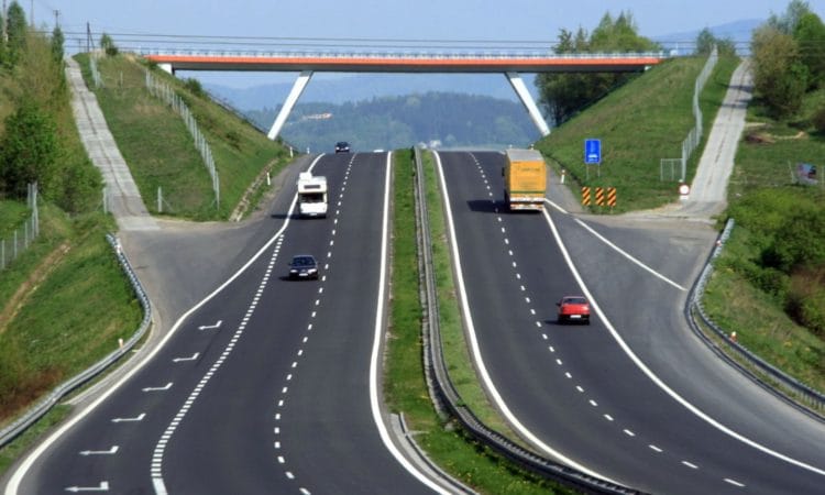 Станции экстренной связи появятся на украинских трассах 15