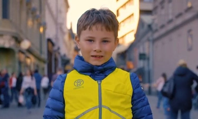С 1 сентября учащимся 1-4 классов раздадут жилеты со светоотражателями 14