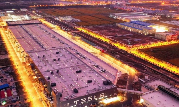 Новый завод Tesla построен в Китае (ВИДЕО) 16 Новый завод Tesla построен в Китае (ВИДЕО) 13
