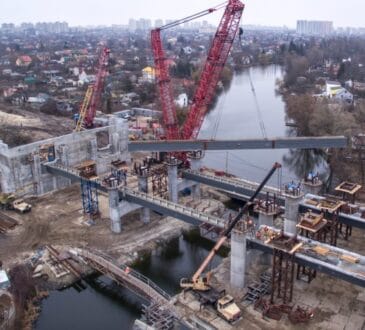 В Киеве установлены первые балки Подольско-Воскресенского моста 4