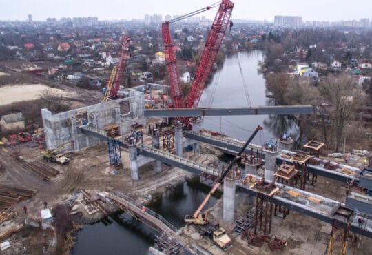 В Киеве установлены первые балки Подольско-Воскресенского моста 11 В Киеве установлены первые балки Подольско-Воскресенского моста 6