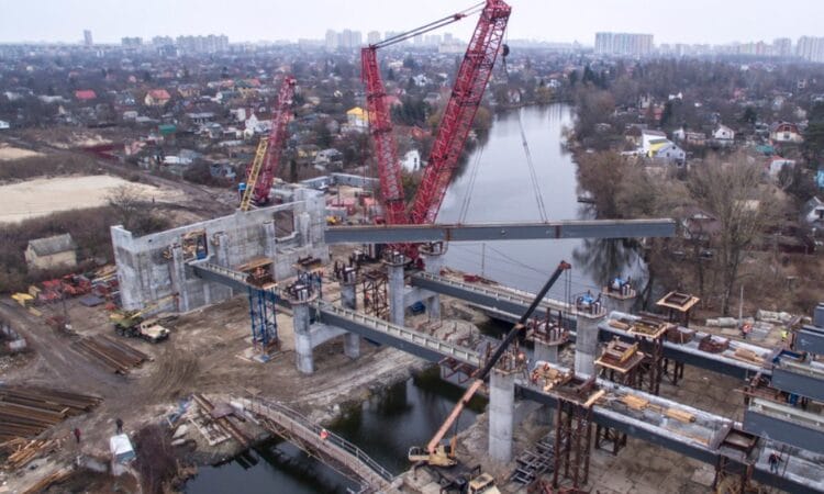 В Киеве установлены первые балки Подольско-Воскресенского моста 18 В Киеве установлены первые балки Подольско-Воскресенского моста 9