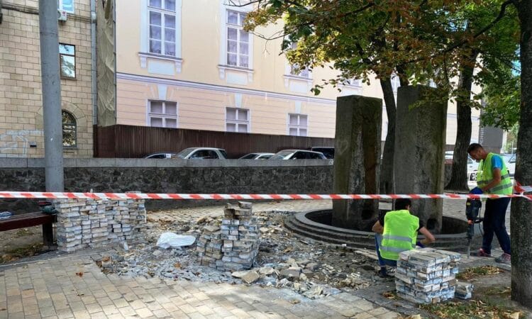 В Киеве начат капремонт Литовского сквера 21 Литовский сквер Киев