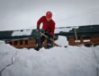 Чому важливо прибирати сніг з даху регулярно