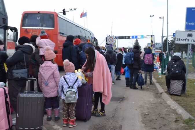 Для біженців в Україні: як переїхати до більш безпечного регіону в умовах війни 2022